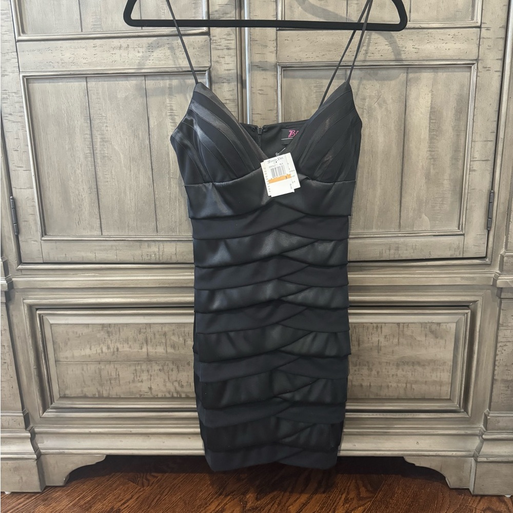 Black dress. Size 3. New.